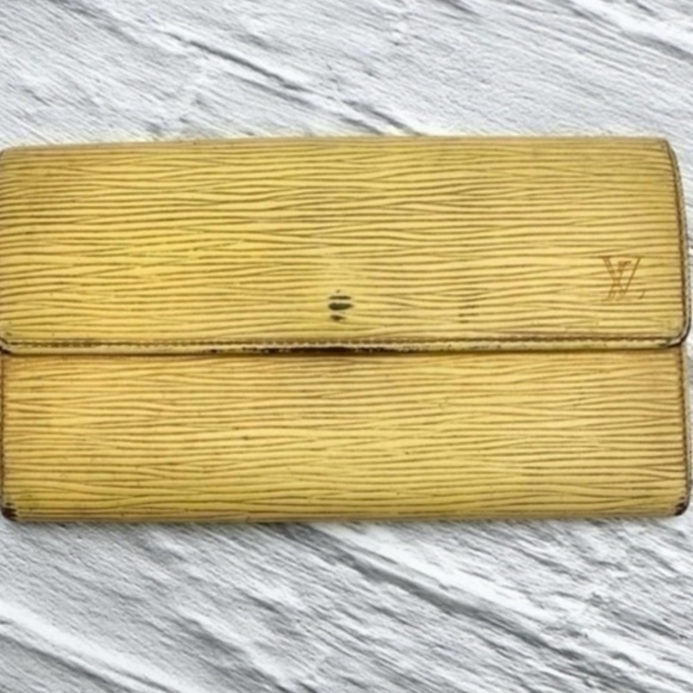 AUTHENTIC Louis Vuitton Epi Porte Tresor International wallet. Tassel yellow. - Picture 2 of 11